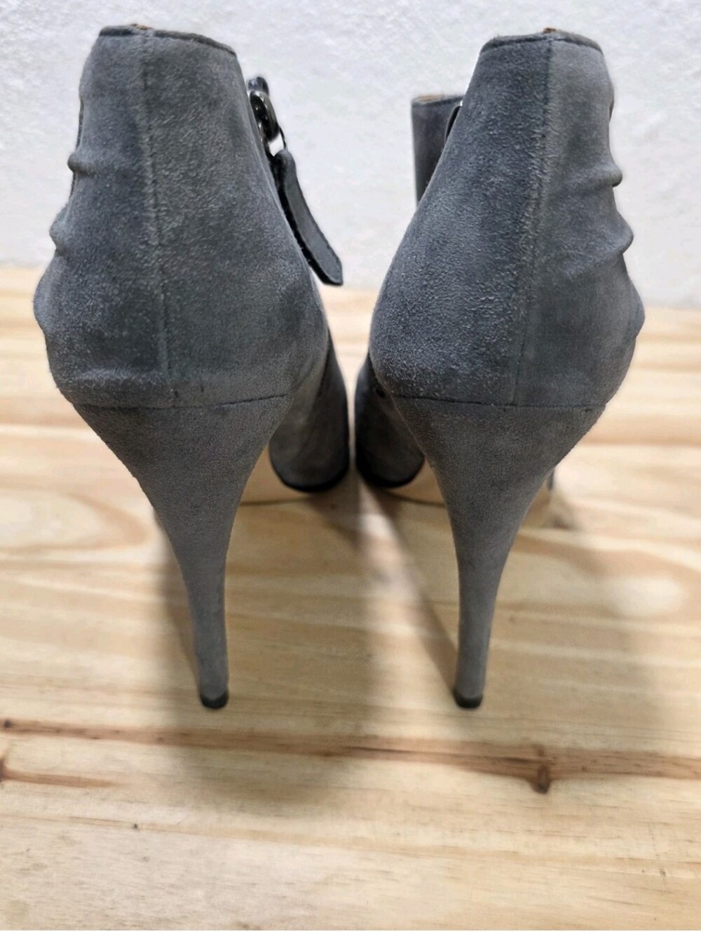 Valentino Garavani Gray Suede Bow Booties Size 8.5 - Picture 8 of 16